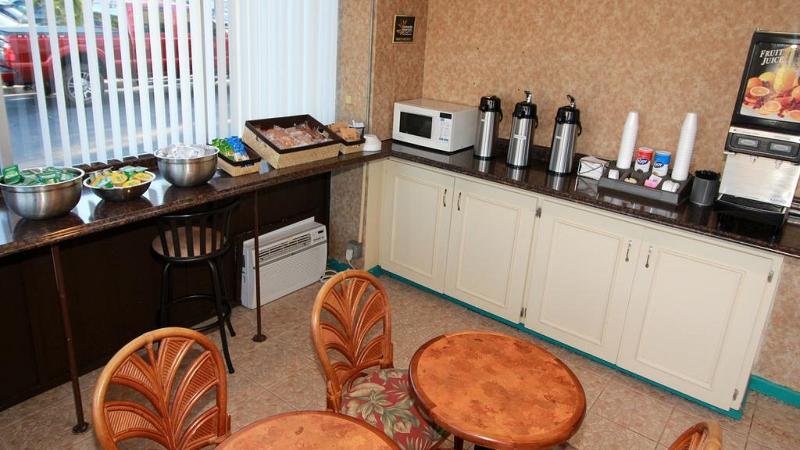 Magnuson Hotel Clearwater Beach Interior photo