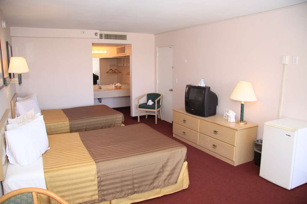 Magnuson Hotel Clearwater Beach Room photo