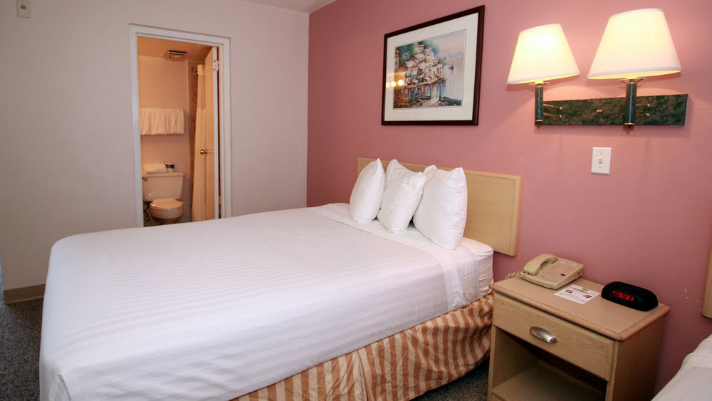 Magnuson Hotel Clearwater Beach Exterior photo