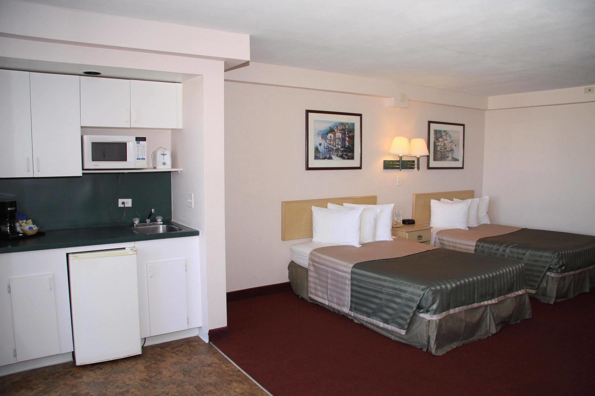Magnuson Hotel Clearwater Beach Room photo